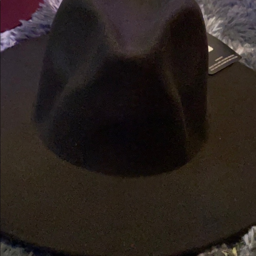 black wide rim fedora